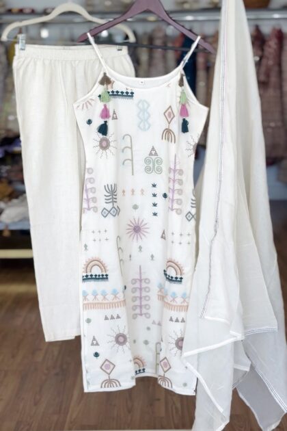 The Zoya Linen Kurtha